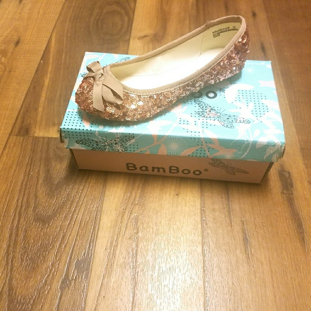 NEW Brand Gold Rose Flat Casual (Youth)